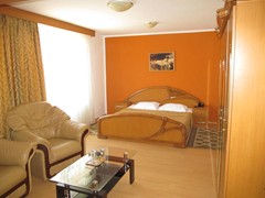 1078550_540664419316241_1028891972_o