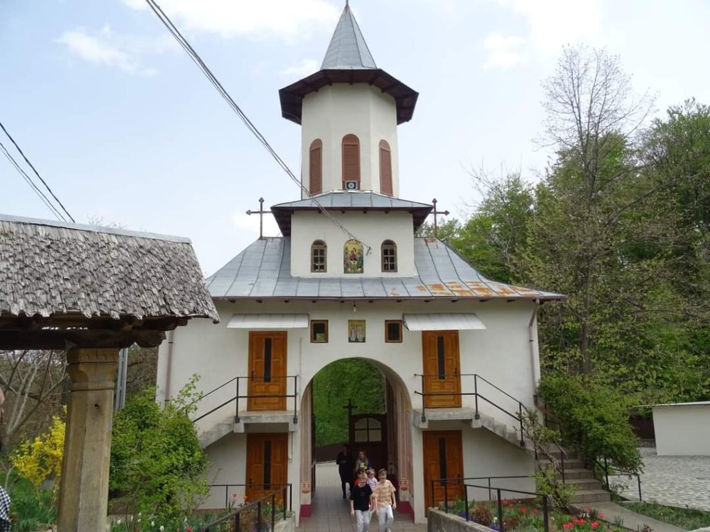 Mănăstirea Dălhăuți, lăcaș de cult din Vrancea cunoscut pentru icoana făcătoare de minuni a Maicii Domnului.