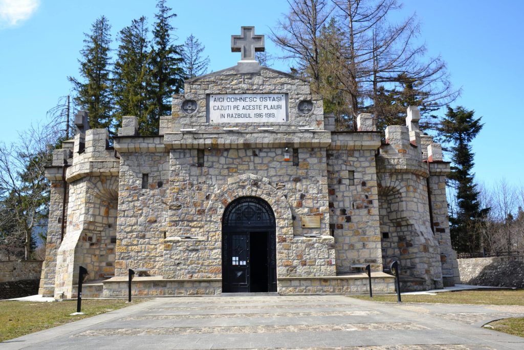 Mausoleul Eroilor din Soveja, monument din piatră dedicat ostașilor căzuți în Primul Război Mondial.